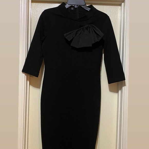 Black body contouring dress with bow - Picture 2 of 2